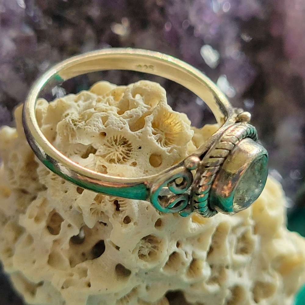 Sterling silver Moonstone ring with pretty designs on the band. - Picture 6 of 7